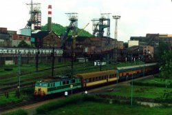 EU07-326 z poc. osob. rel. Katowice - Racibórz na st. Czerwionka Dębieńsko. 26.06.1999..jpg