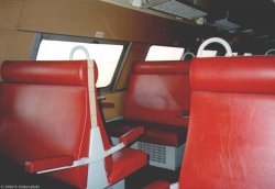 2002.03.09. - wnętrze wagonu Bdhpumn w pociągu osobowym z Tarnowa do Przemyśla.jpg