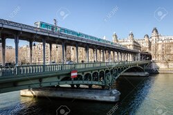 73016288-paris-pont-de-bir-hakeim.jpg