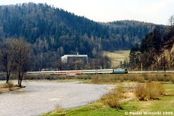 1996.04.23. - Muszyna - ET21-235 z poc. rel. Kraków Gł. - Krynica, fot. Paweł Winnicki (WRP).jpg