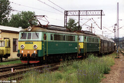 1998.07.01. -  ET21-244 oraz ET21-267 z poc. os. nr 820 rel. Rzeszów - Stróże, melduje się...jpg