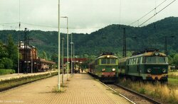 2003.06. - Wałbrzych Gł. - ET21-350 z poc. os. rel. Wałbrzych Gł. - Jelenia Góra, po praw...jpg