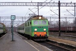 2004.02.02. - Węgliniec - ET21-331 z poc. os. rel. Jelenia Góra - Węgliniec, fot. Erich & I...jpg