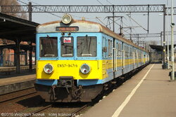 2010.04.15. - Iława Gł. - EN57-947 wraz z EN57-922 jako poc. REGIO nr 60335 rel. Iława Gł....jpg