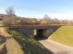 Wiadukt w Gościcinie Wejherowskim linia 202 10.03.2014.jpg