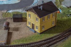 Dom kolejarza h0 auhagen 4.jpg