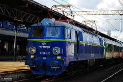 2009.03.17. - ET22-243 z poc. os. nr 77229 rel. Poznań Gł. - Zbąszynek, stoi przy peronie 2...jpg