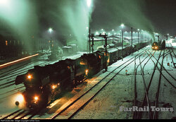 1983.12.02. - Löbau - par. 52 8104 oraz 52 8037 z poc. tow. nr 54206 rel. Löbau - Bautzen, k...jpg