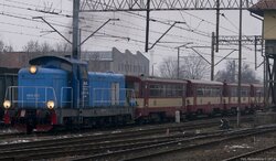 2017.01.25. - Racibórz - SM42-2622 ze składem 4 ''motoraków'' zakupionych przez SKPL (810 0...jpg