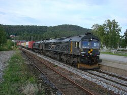 2009.08.20. - Snåsa - Two CargoNet class 66 engines in full speed pulling a tremendously long...jpg