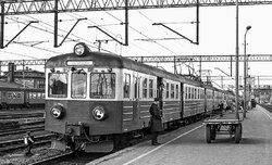 EN57 1081ra i Poznan 1976r Osowa Góra.jpg