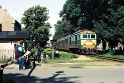 1996.08.11. - Lubań Śląski - ET21-375 z poc. os. rel. Węgliniec - Jelenia Góra, wjeżdża...jpg