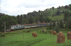 2004.07.03. -  Raba Wyżna - ET21-357 z poc. posp. nr 83201 rel. Szczecin Gł. - Zakopane, fot...jpg