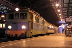 2004.11.13. - Wrocław Gł. - 7.26 ET21-331 z poc. os. ROPEr 214 rel. Jelenia Góra - Wrocław...jpg