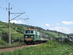 2005.05.28. - szlak Powroźnik - Muszyna - ET21-345 z krynickim ''łącznikiem'' nr 44112 do p...jpg