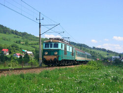 2005.05.28. - szlak Powroźnik - Muszyna - ET21-345 z krynickim ''łącznikiem'' nr 44112 do p...jpg