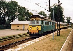 2005.07.23. - Wola Łużańska - ET21-456 z poc. pośp. ''Bieszczady'', przejeżdża bez zatrz...jpg