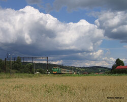 2005.08.09. - Gorlice Zagórzany - ET21-548 z ''łącznikiem'' nr 33112, do poc. posp. ''Biesz...jpg