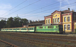 2005.09.10. - Lubań Śląski - ET21-331 z poc. os. rel. Jelenia Góra - Węgliniec, fot. Eric...jpg