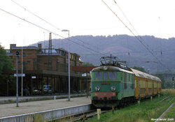 2006.06.26. - Wałbrzych Gł. - ET21-350 z poc. os. rel. Wrocław Gł. - Jelenia Góra, oczeku...jpg