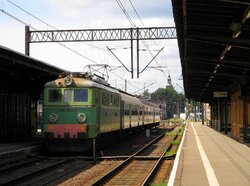 2006.08.12. - Jelenia Góra - ET21-350 z poc. posp. ''Śnieżka'' nr 63520 rel. Jelenia Góra ...jpg