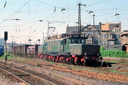 1990.05.05. - Halle (Saale) - ''Eisenschwein'' 254 106-8 z poc. tow., fot. Sven Klein ''Lokstr...jpg